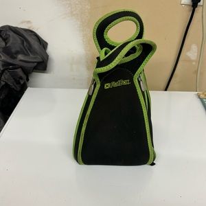 Black and green lunch bag and placemat “FlatBox” has some wear on bottom